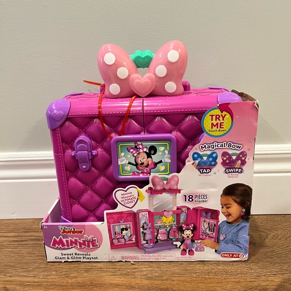 Minnie Mouse Sweet Reveals Glam & Glow playset - Picture 7 of 7